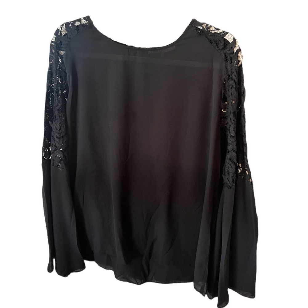 Violet + Claire lace bell sleeve blouse size XL
